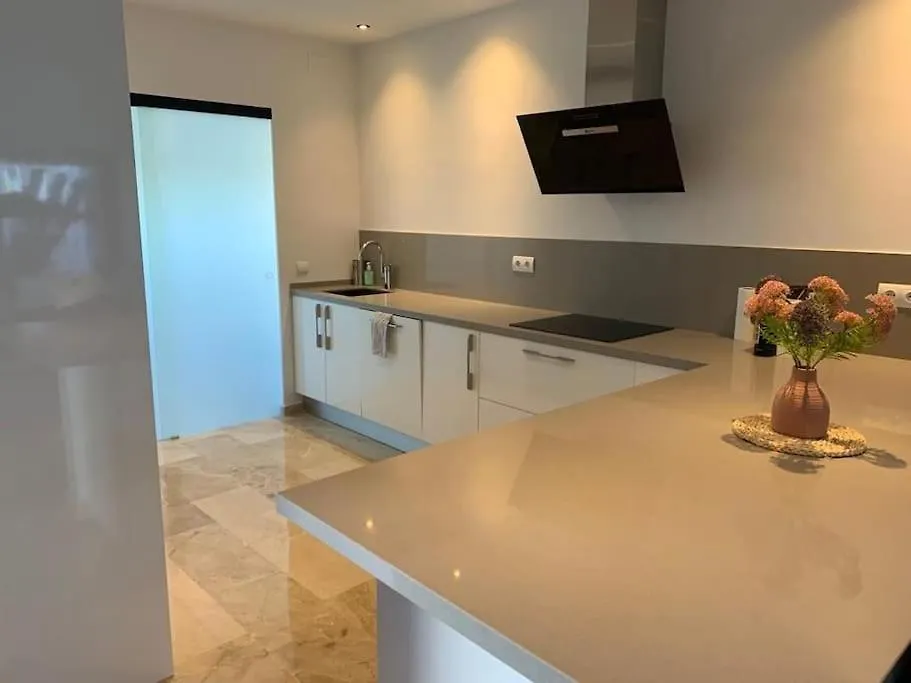 Modern House With Large Pool! Villa Estepona 0*,